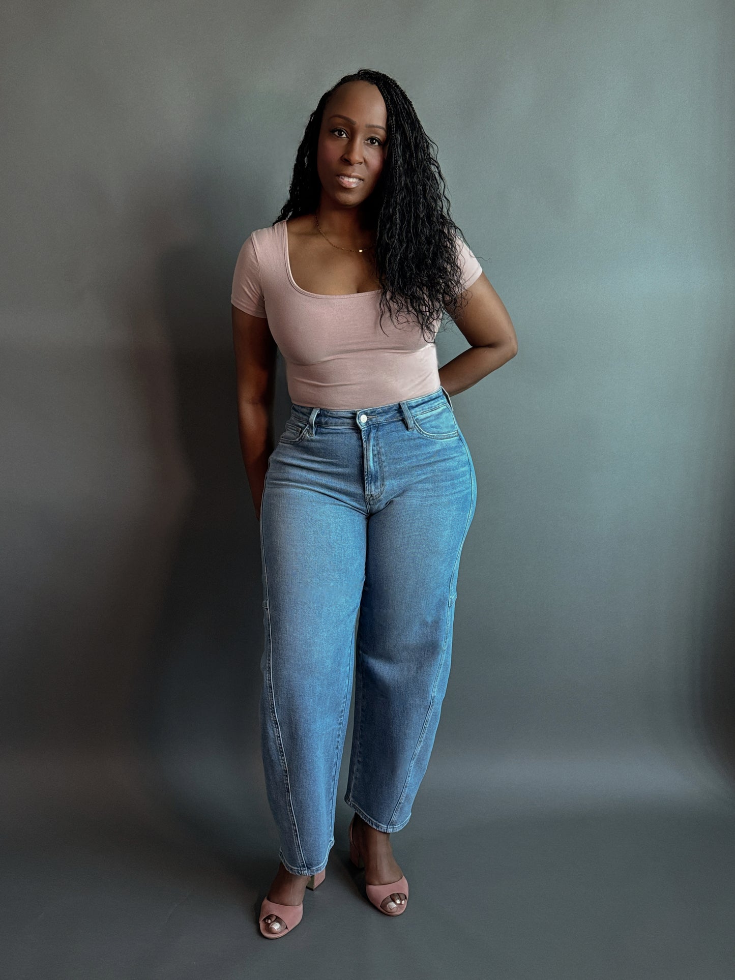 Model wearing jeans outfits showcasing high-rise women’s barrel jeans, highlighting real denim and the unique silhouette and timeless design